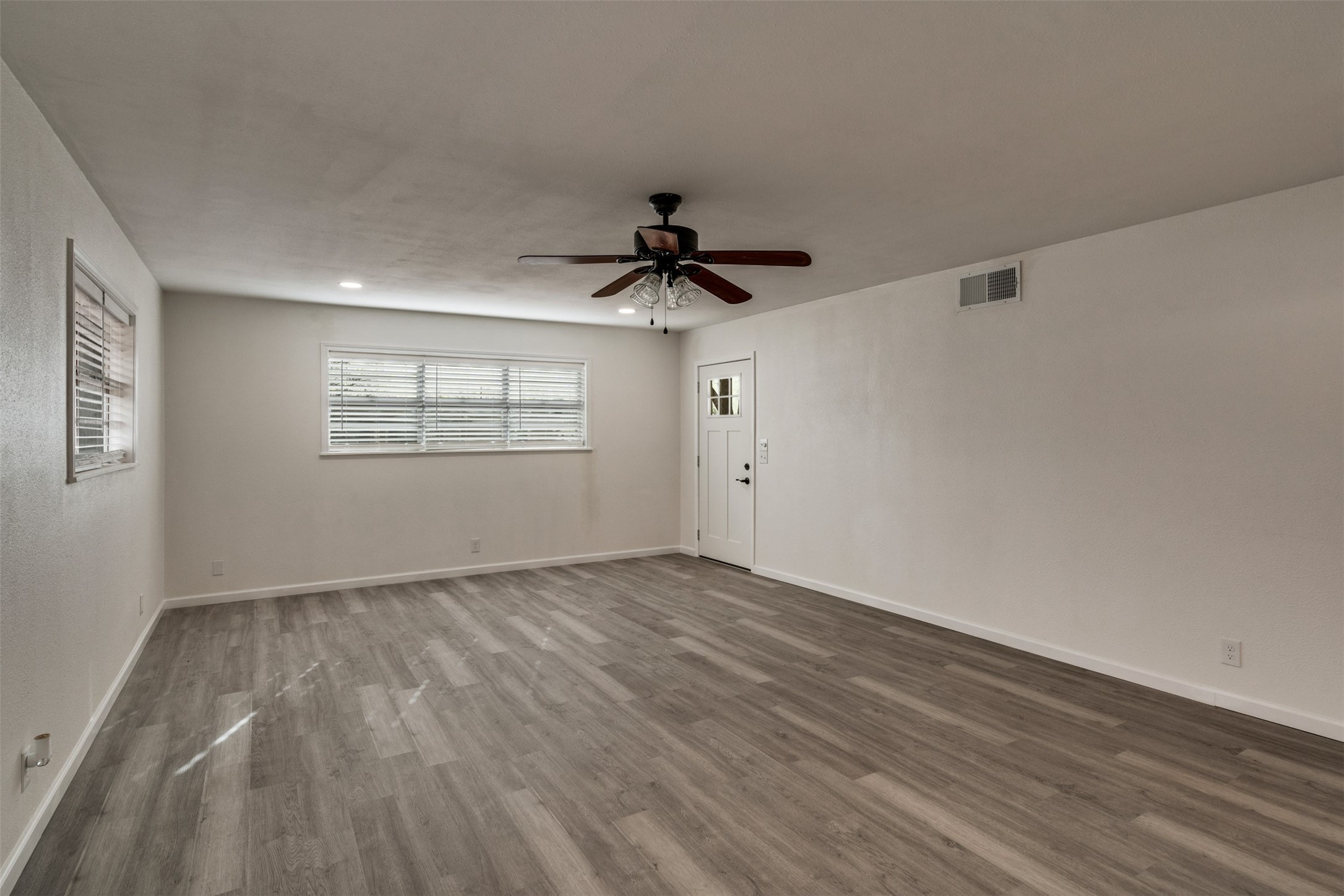 411 N 5th Avenue Munday TX 76371