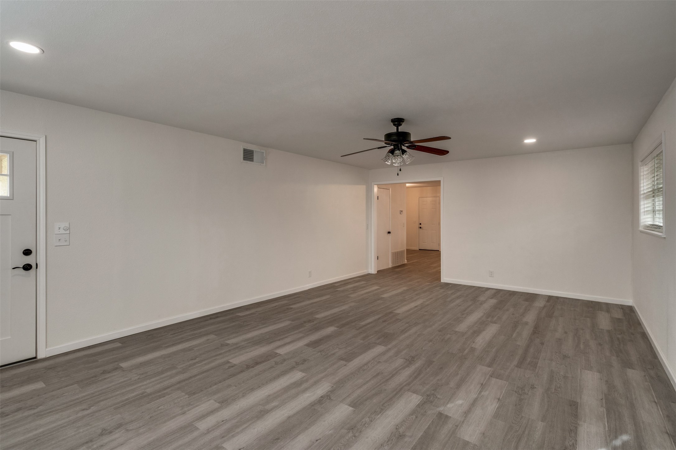 411 N 5th Avenue Munday TX 76371