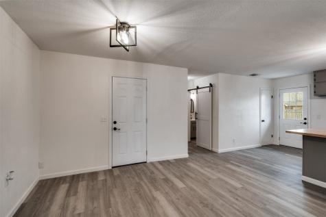 411 N 5th Avenue Munday TX 76371