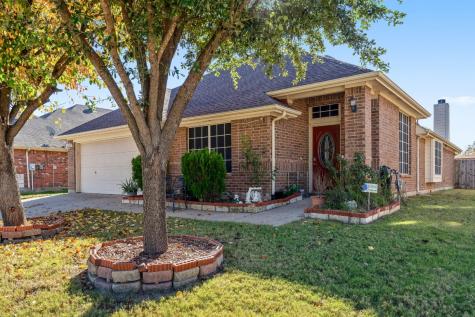 1211 Clearwater Drive Grand Prairie TX 75052