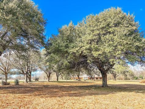 210 County Road 752 Donie TX 75838