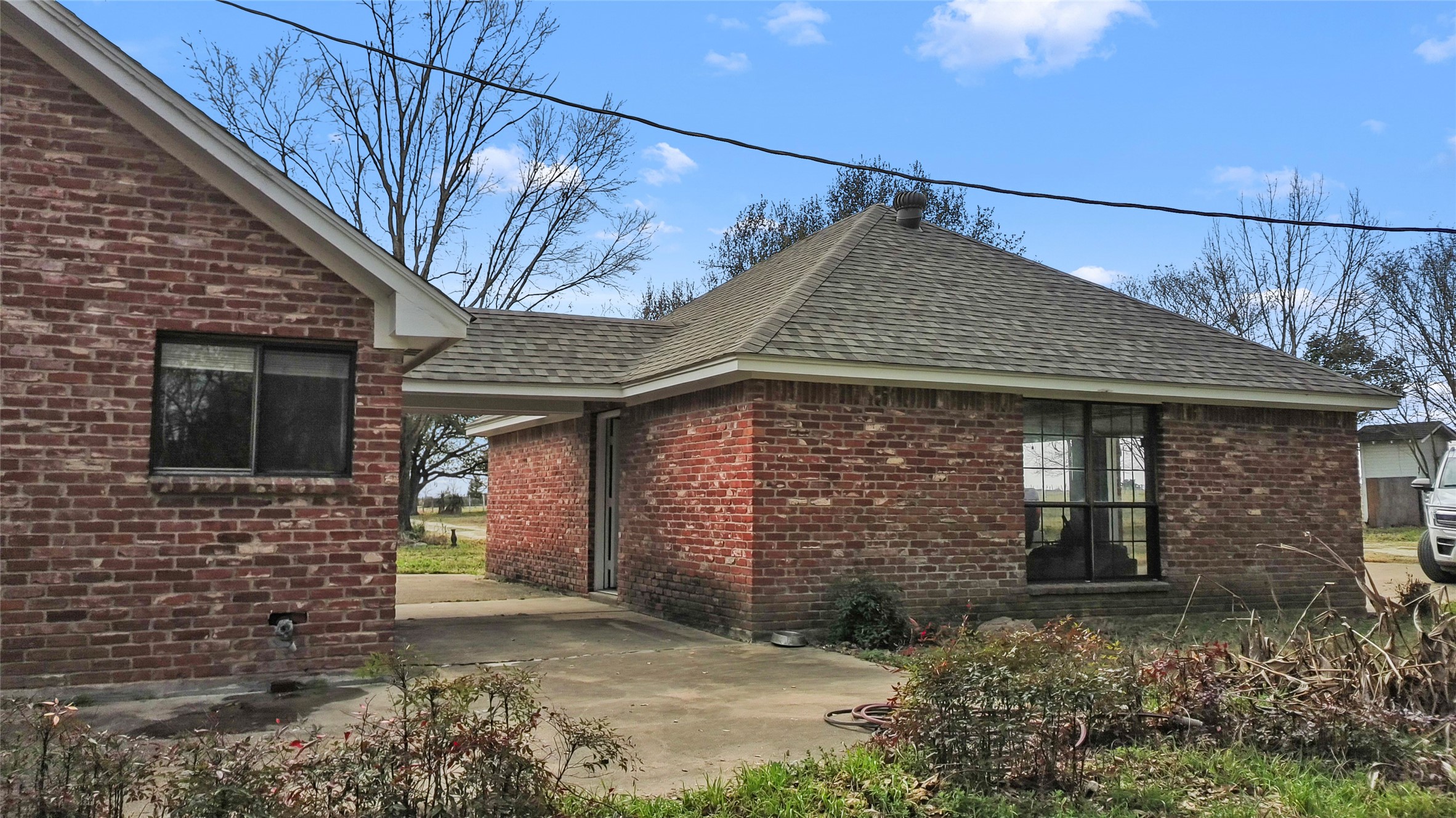 210 County Road 752 Donie TX 75838