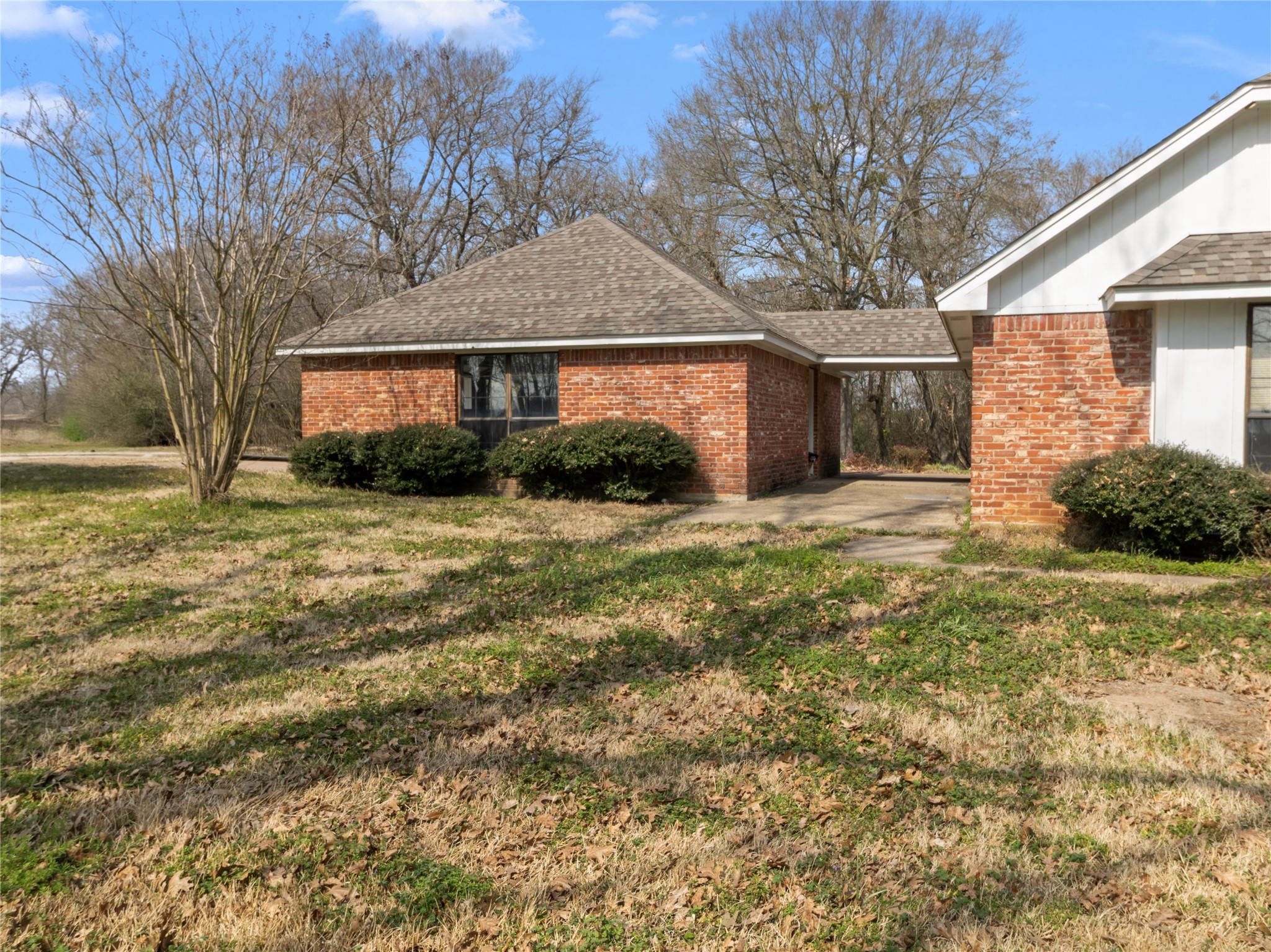 210 County Road 752 Donie TX 75838