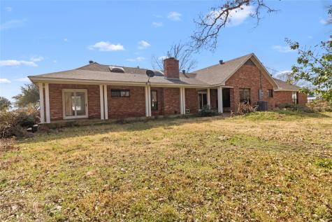 210 County Road 752 Donie TX 75838