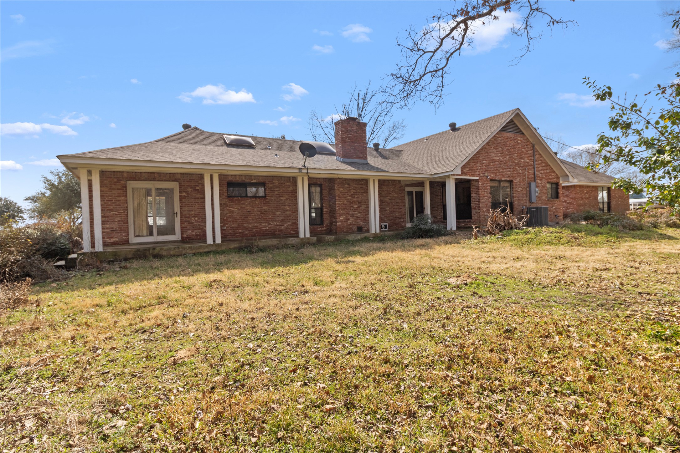 210 County Road 752 Donie TX 75838