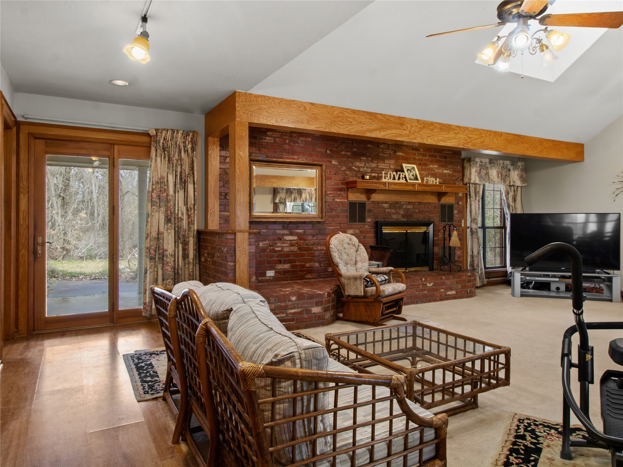 210 County Road 752 Donie TX 75838