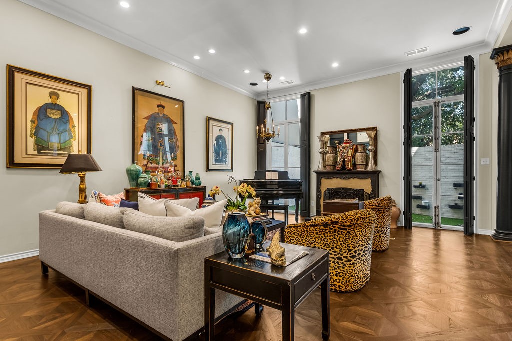 3802 S Versailles Avenue Dallas TX 75209