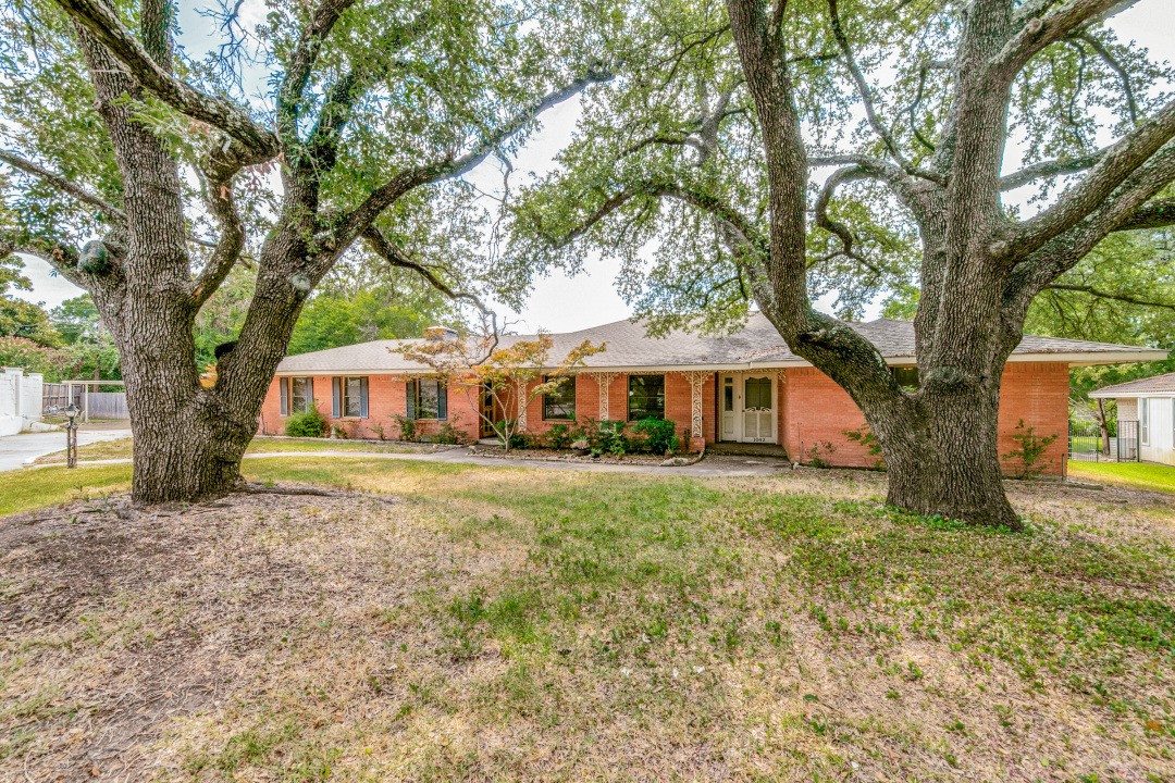 1042 Lakeshore Drive Mesquite TX 75149