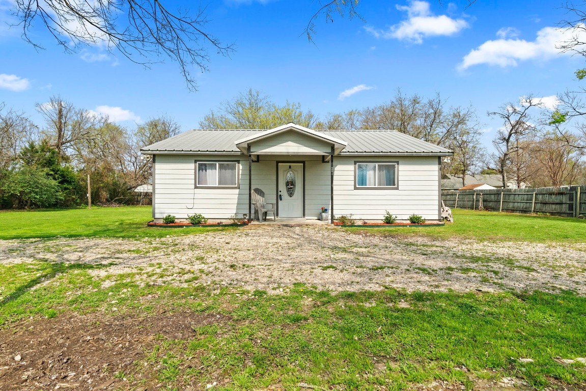204 W Benton Street Rice TX 75155