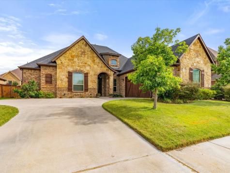 121 Mckinley Drive Burleson TX 76028