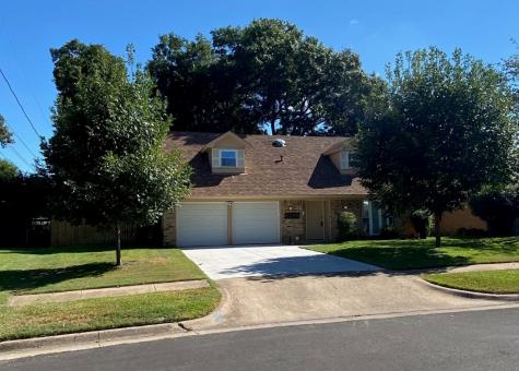 1705 Crooks Court Grand Prairie TX 75051