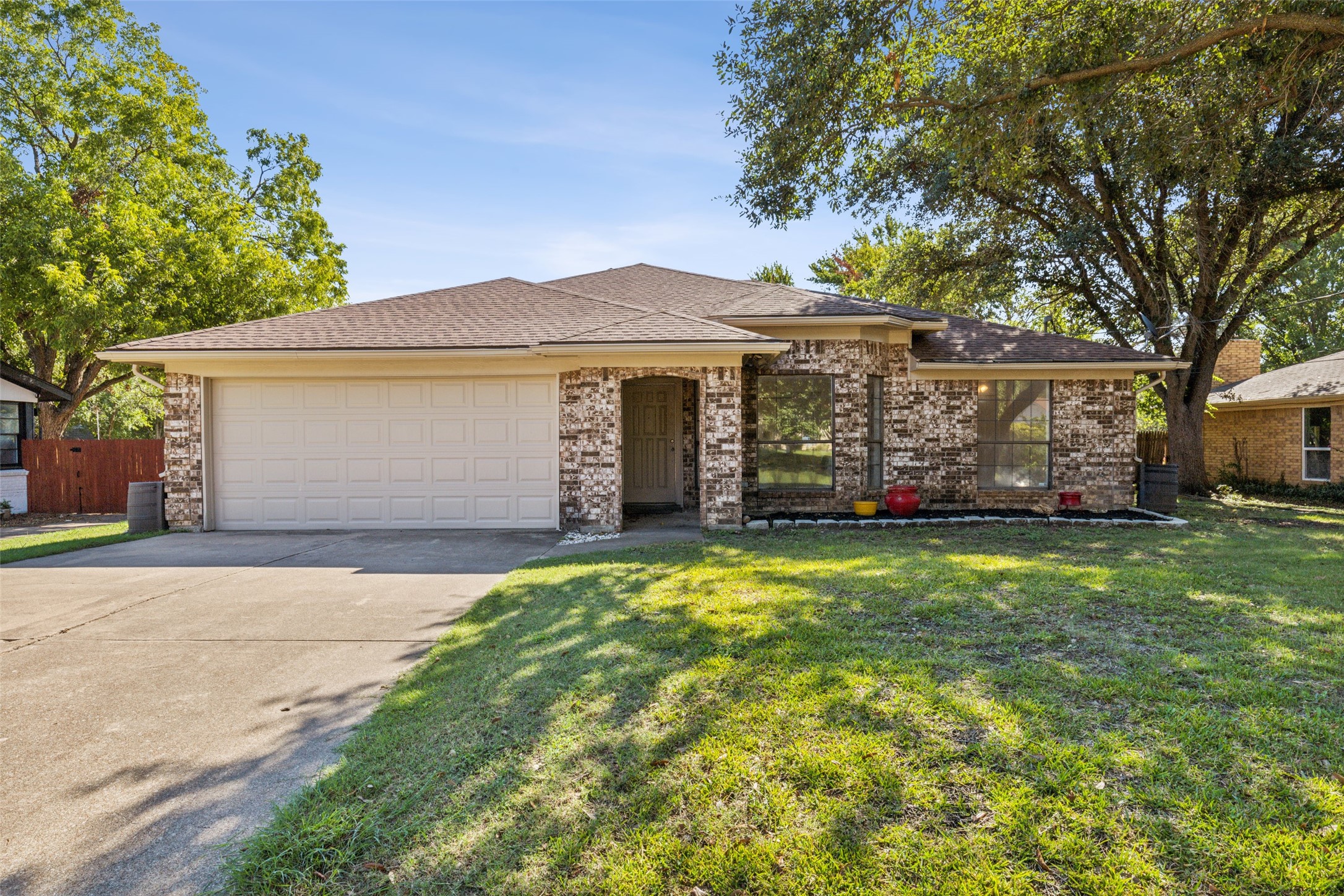 1225 Usher Street Benbrook TX 76126