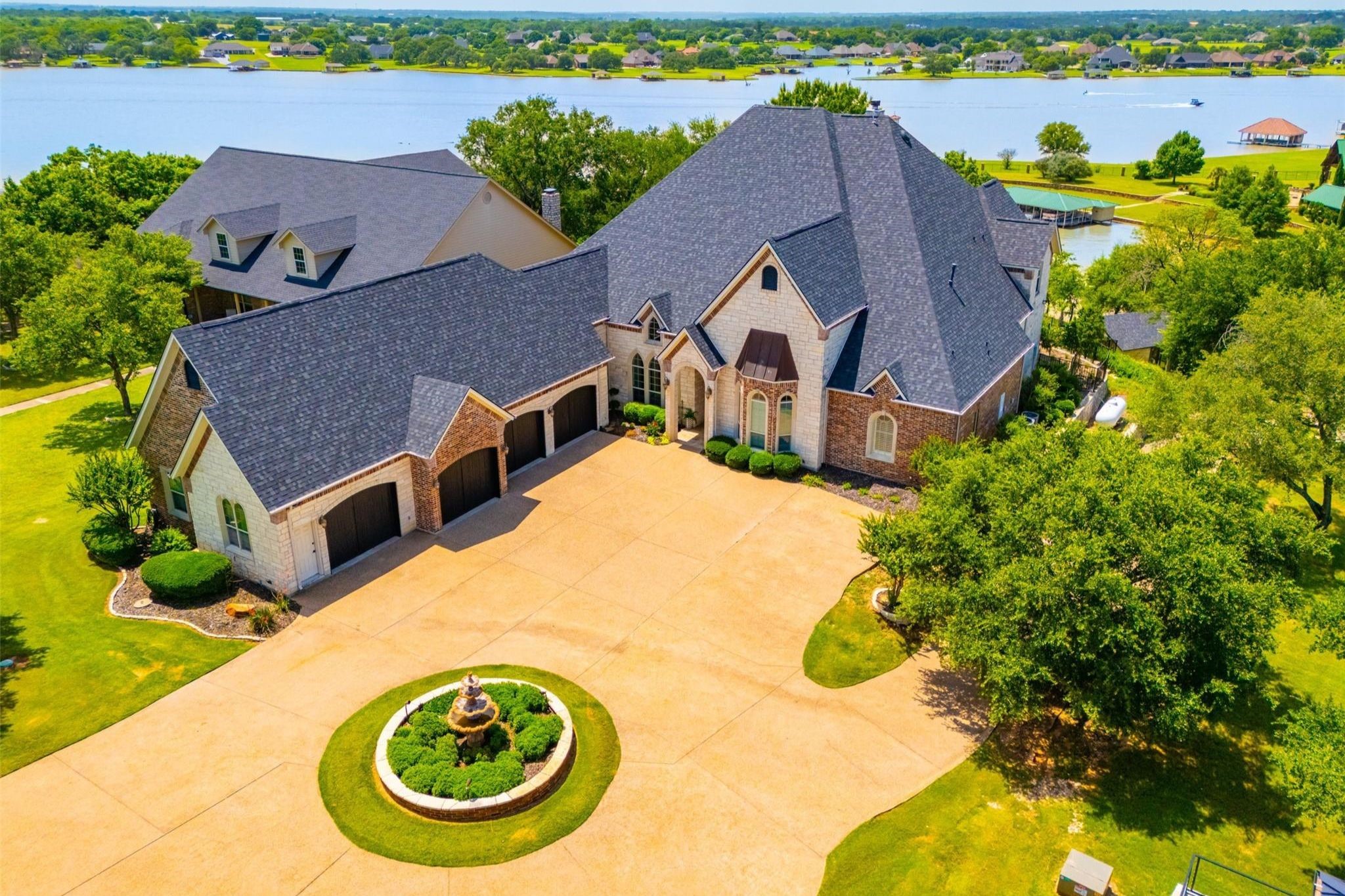 1916 W Emerald Bend Court Granbury TX 76049