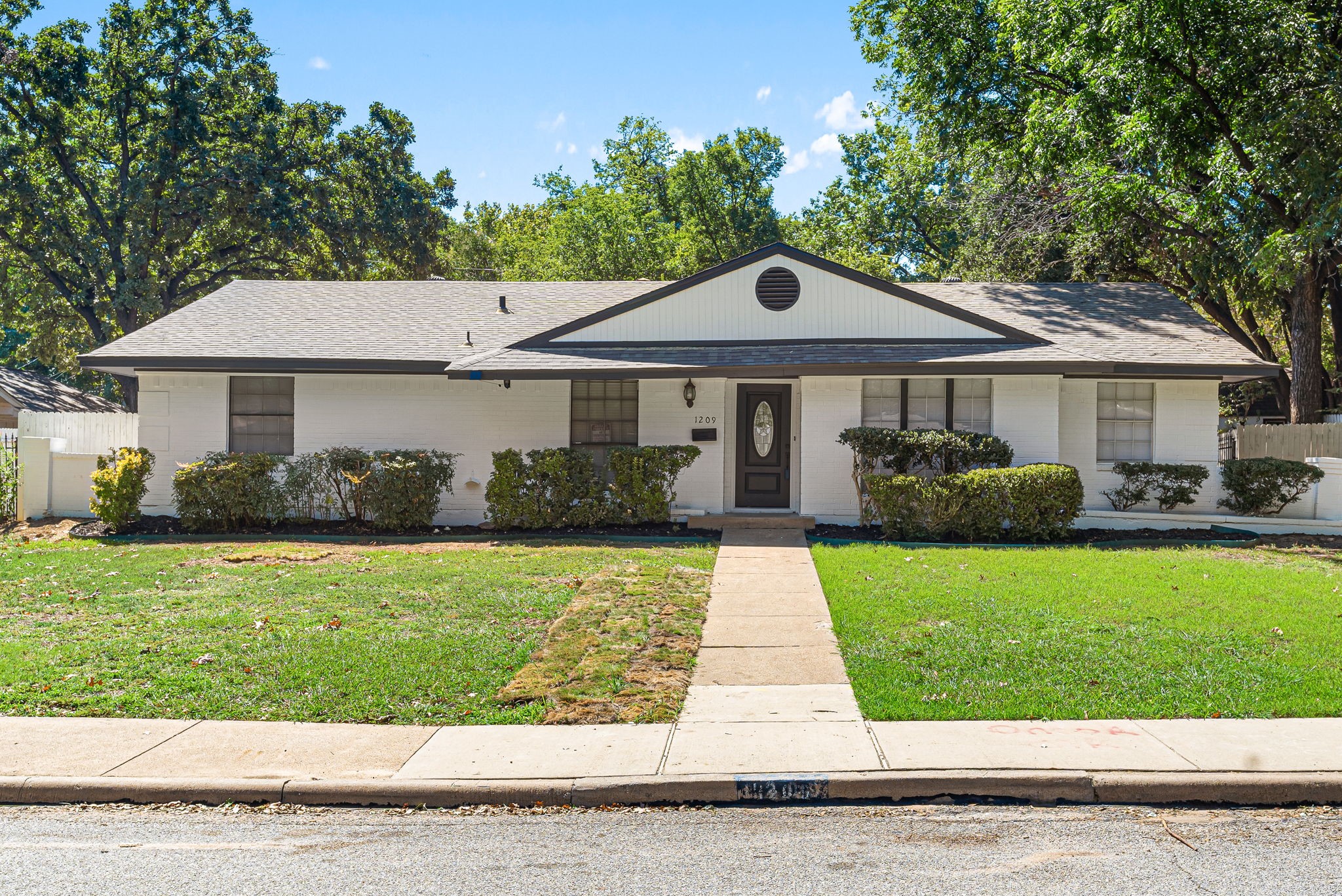 1209 Roman Road Grand Prairie TX 75050