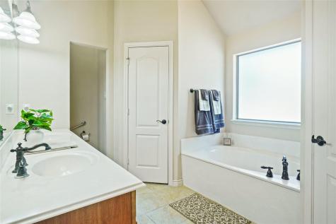177 Lost Oak Drive Azle TX 76020