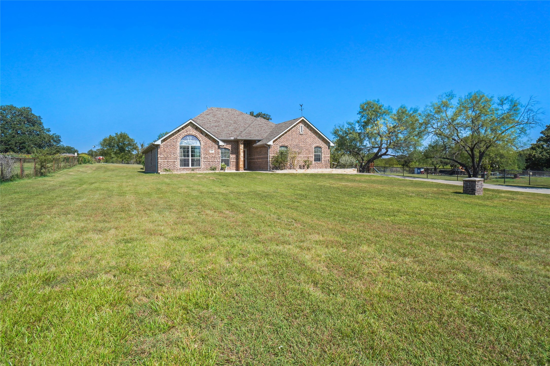 177 Lost Oak Drive Azle TX 76020