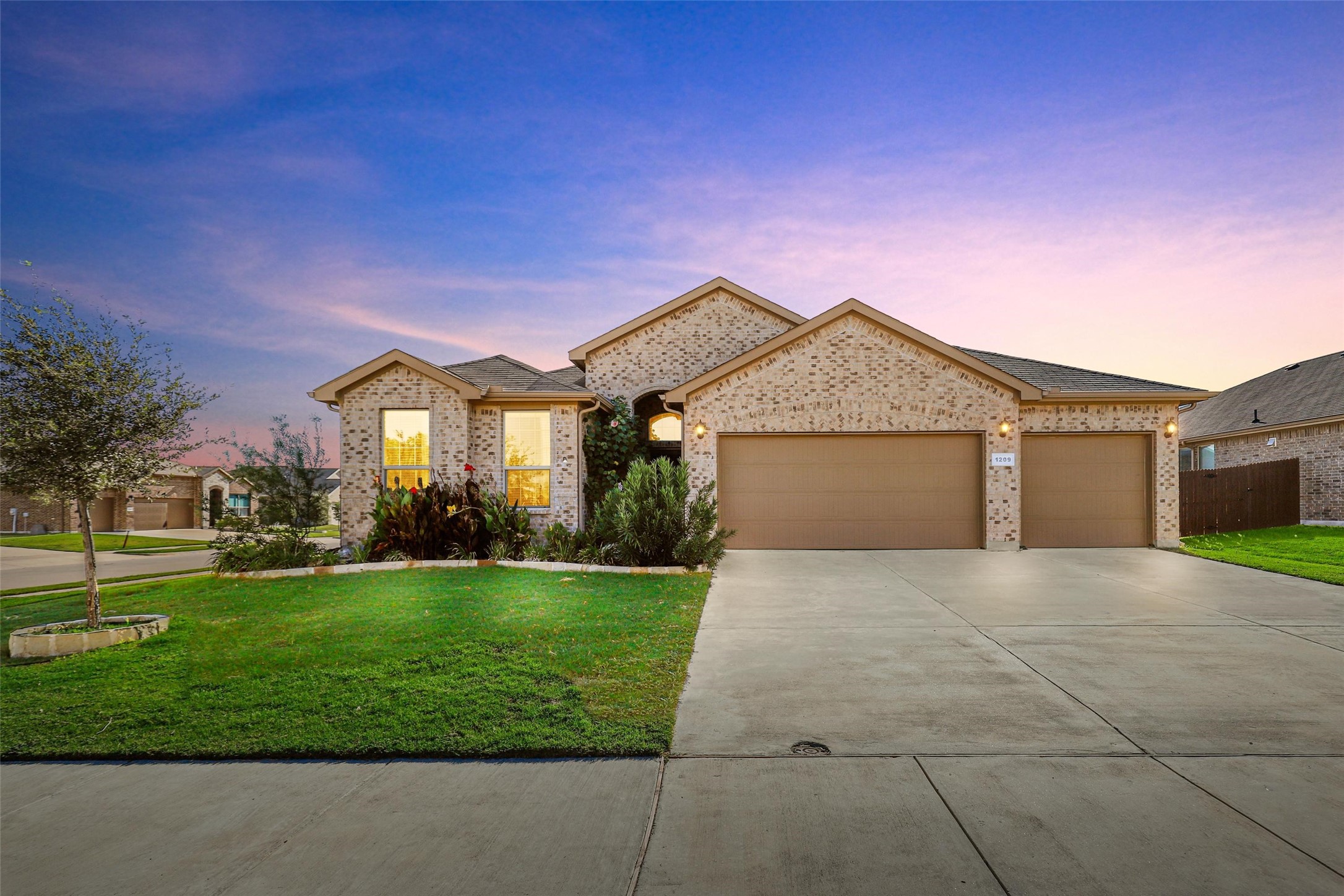 1209 Weeting Lane Saginaw TX 76131