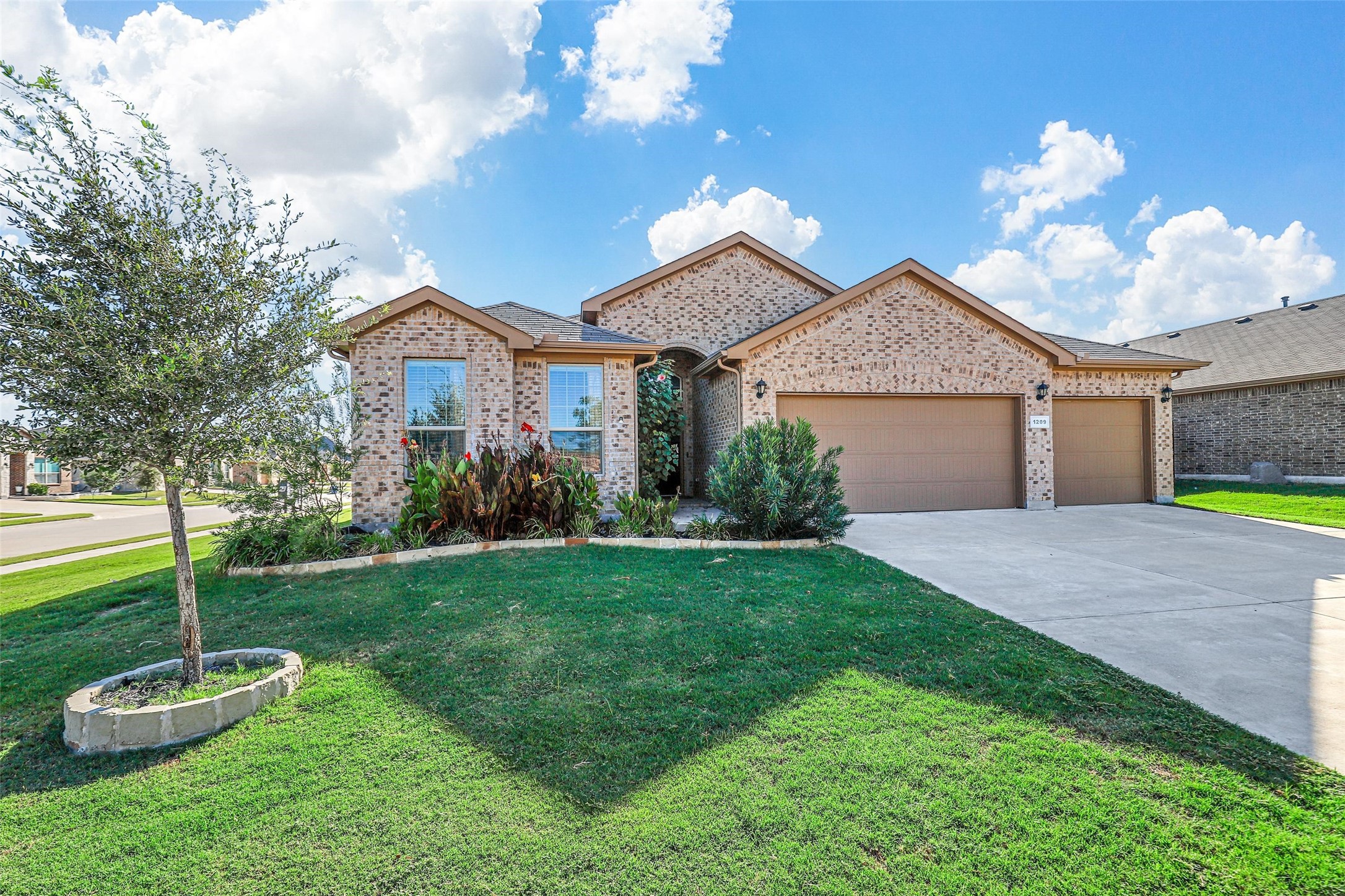 1209 Weeting Lane Saginaw TX 76131