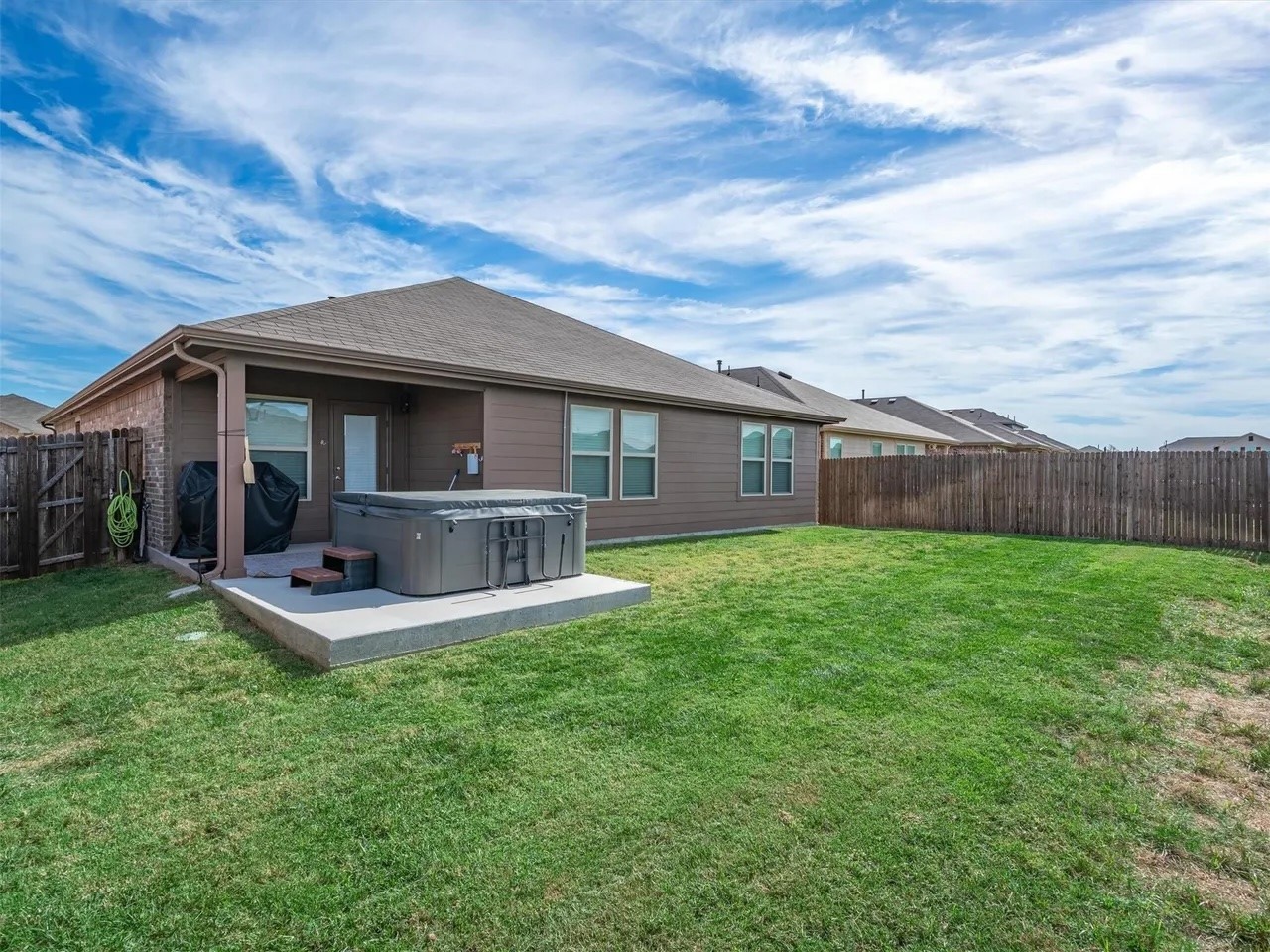2211 Kingfisher Crandall TX 75114