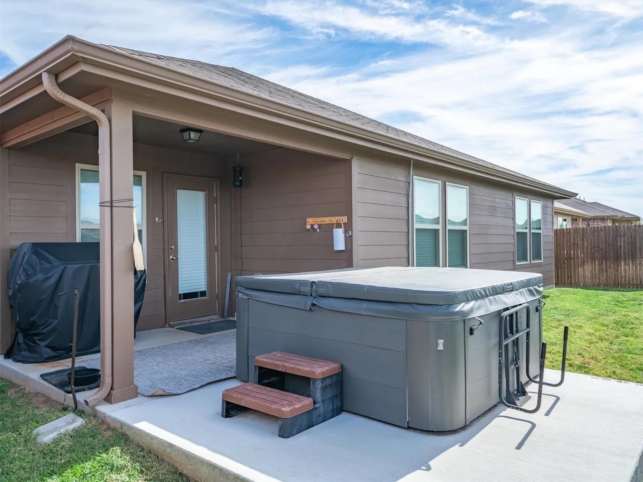 2211 Kingfisher Crandall TX 75114