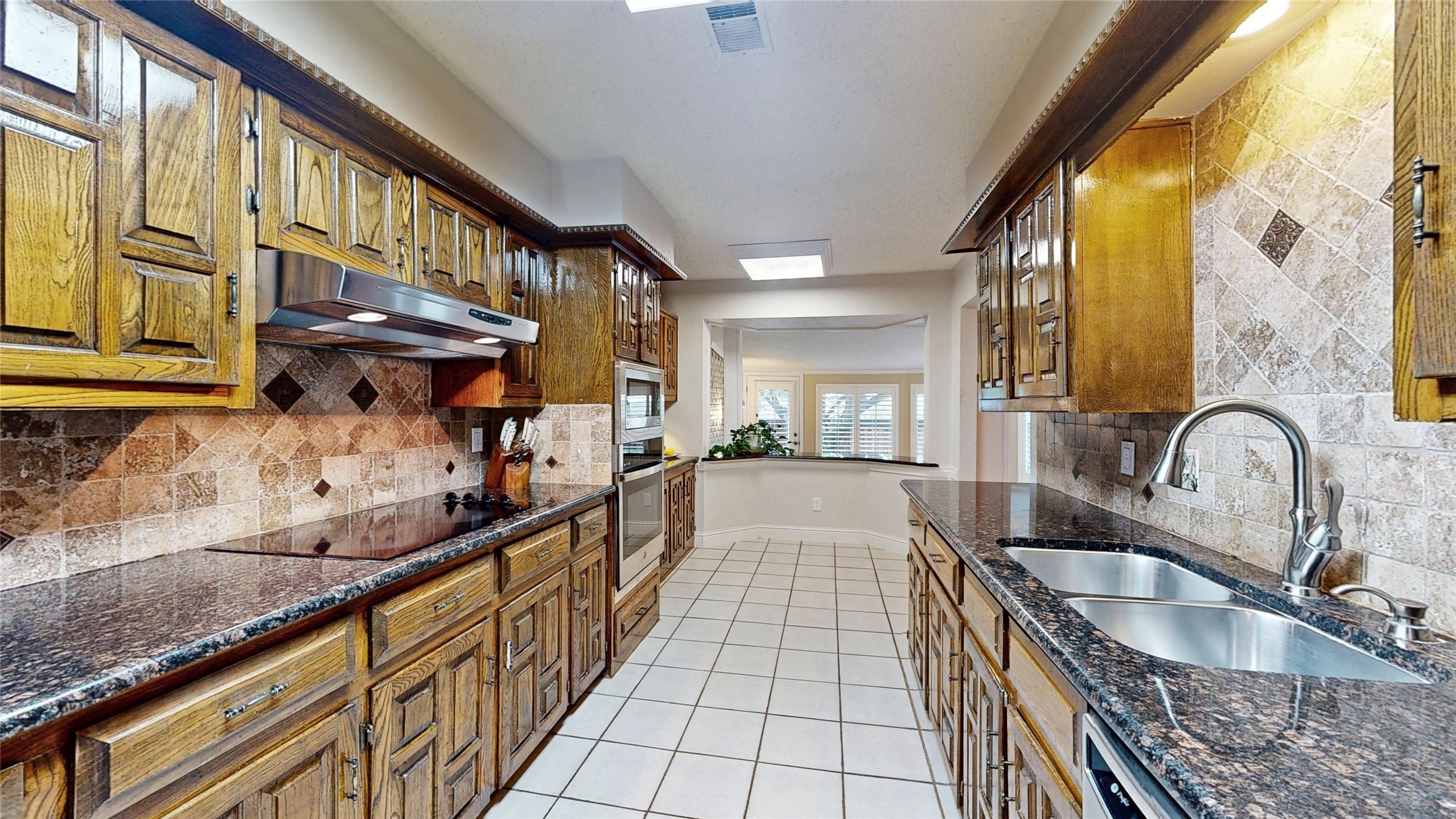 1402 Canadian Circle Grand Prairie TX 75050