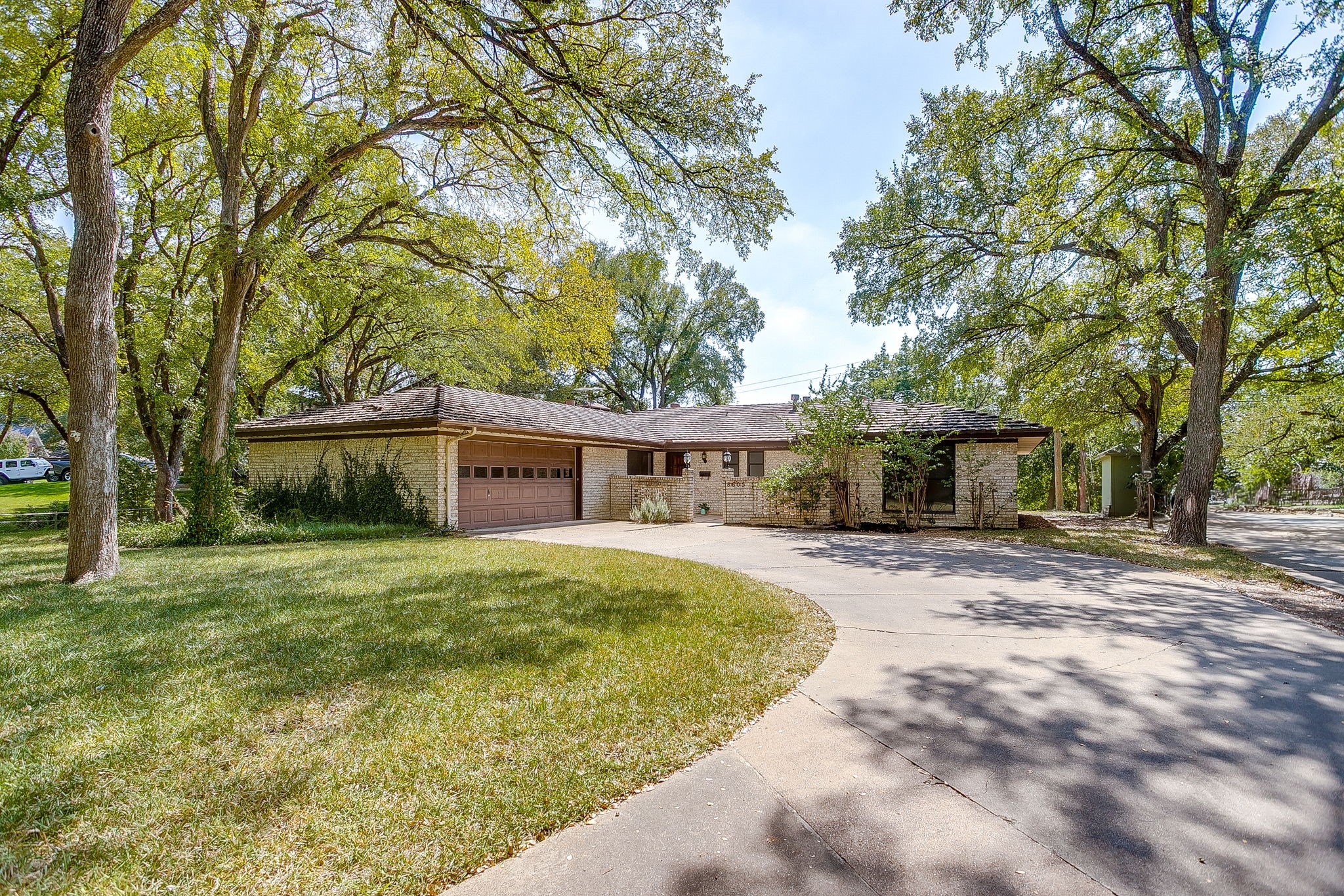 8605 Marys Creek Drive Benbrook TX 76116