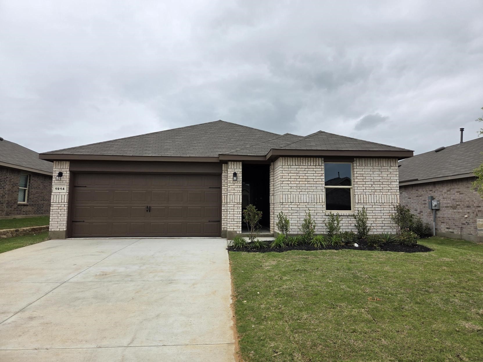 1912 Cherokee Lane Cleburne TX 76033