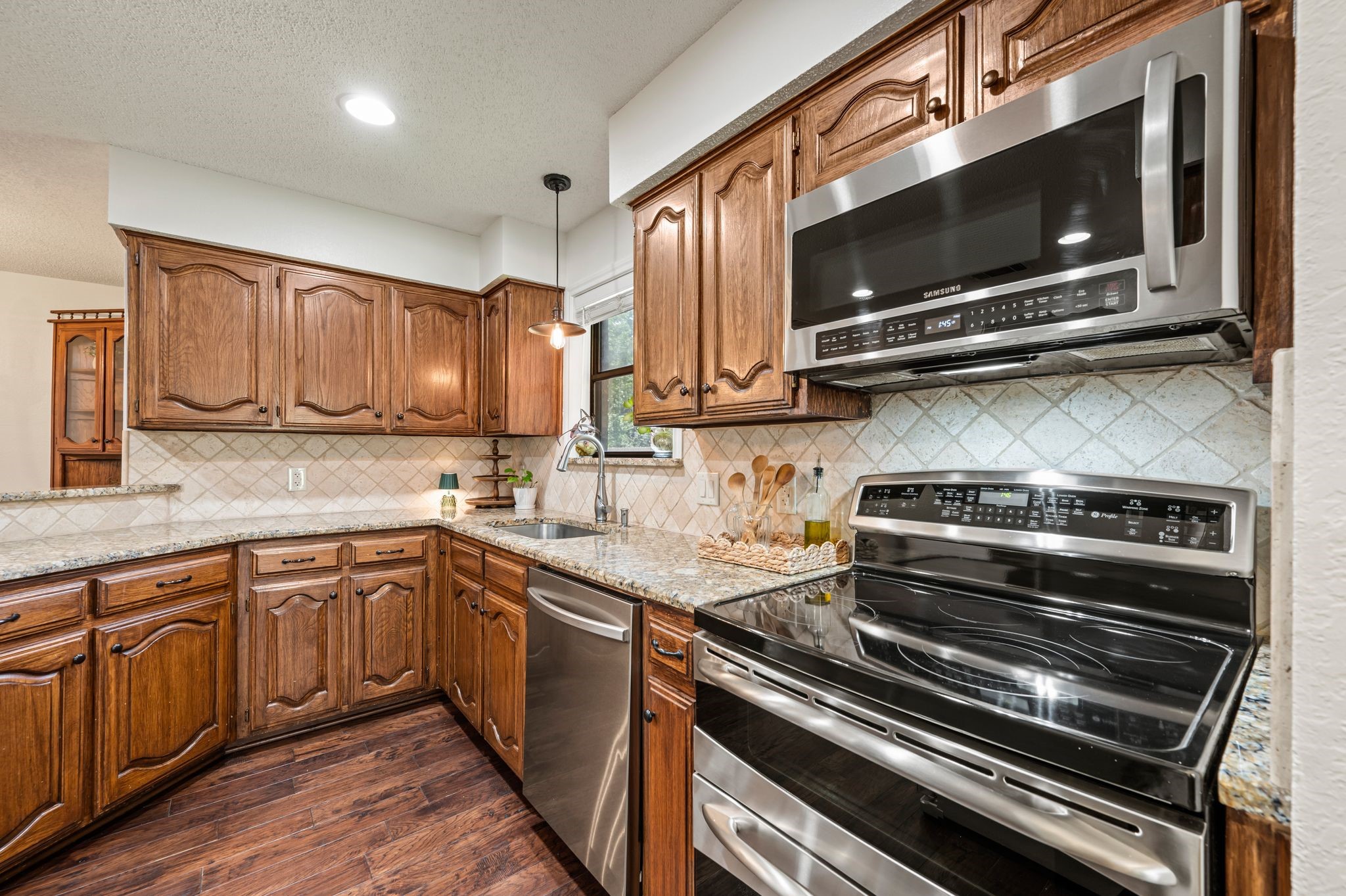 1312 Circle Lane Bedford TX 76022