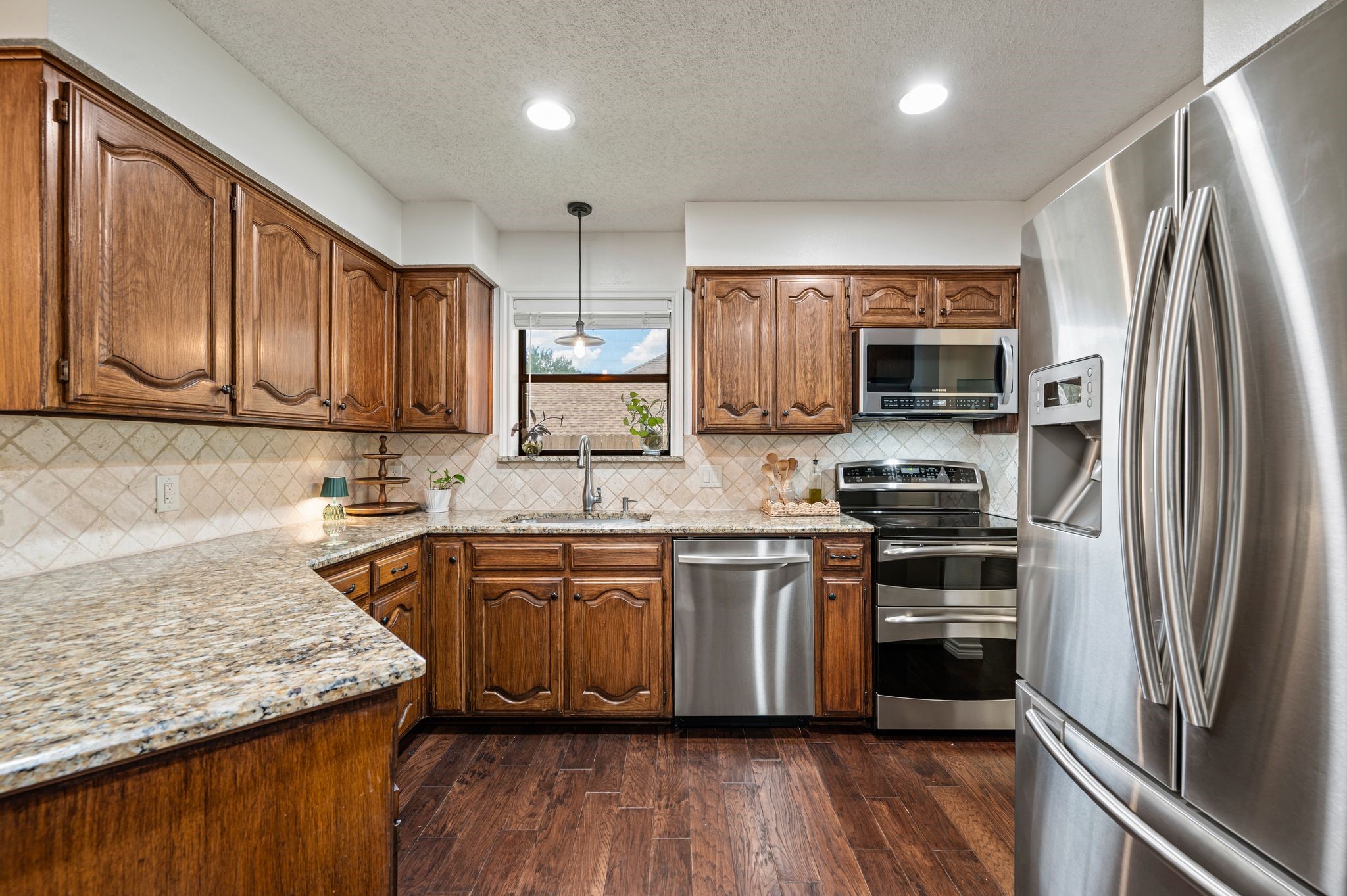 1312 Circle Lane Bedford TX 76022