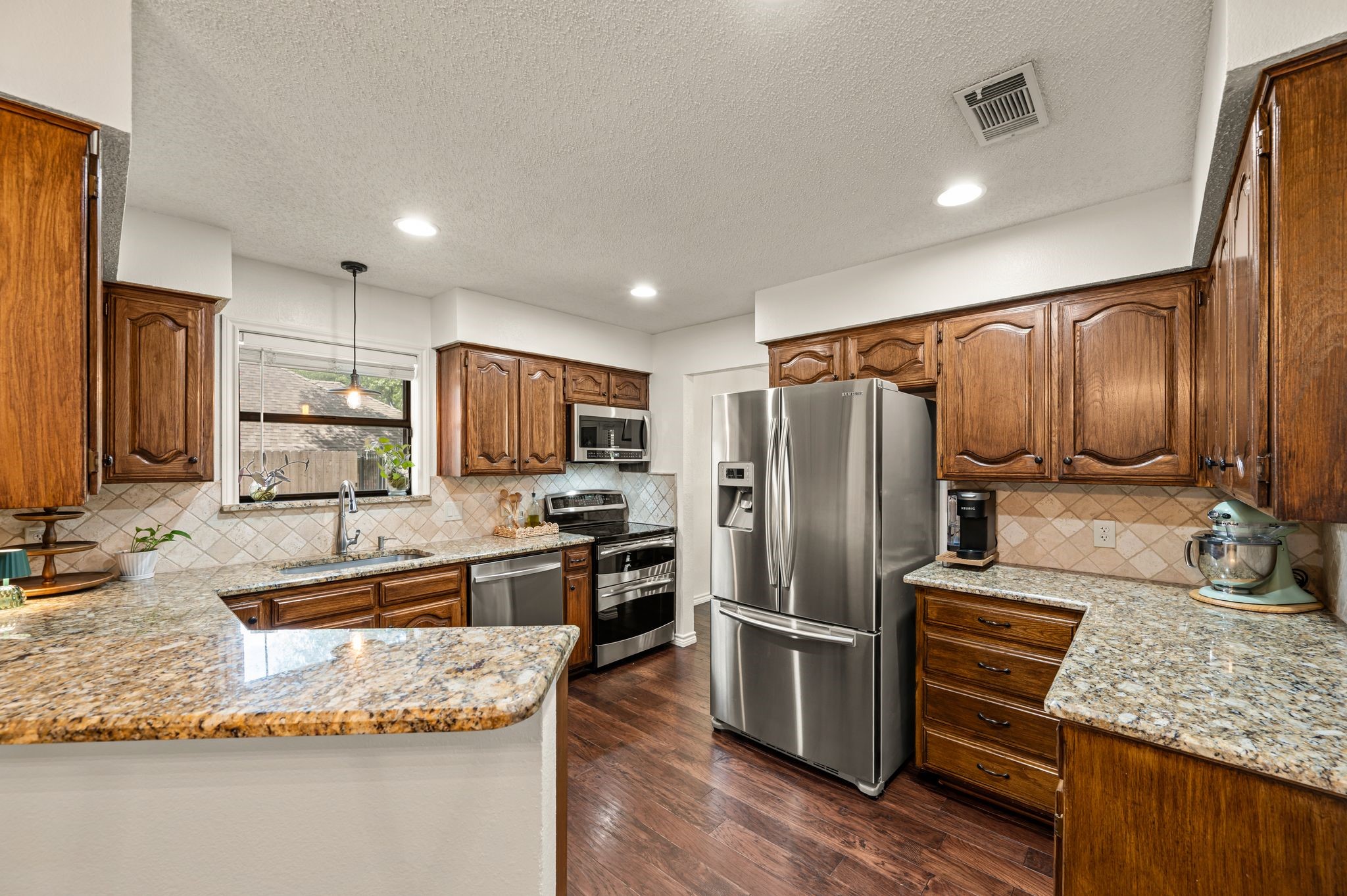 1312 Circle Lane Bedford TX 76022