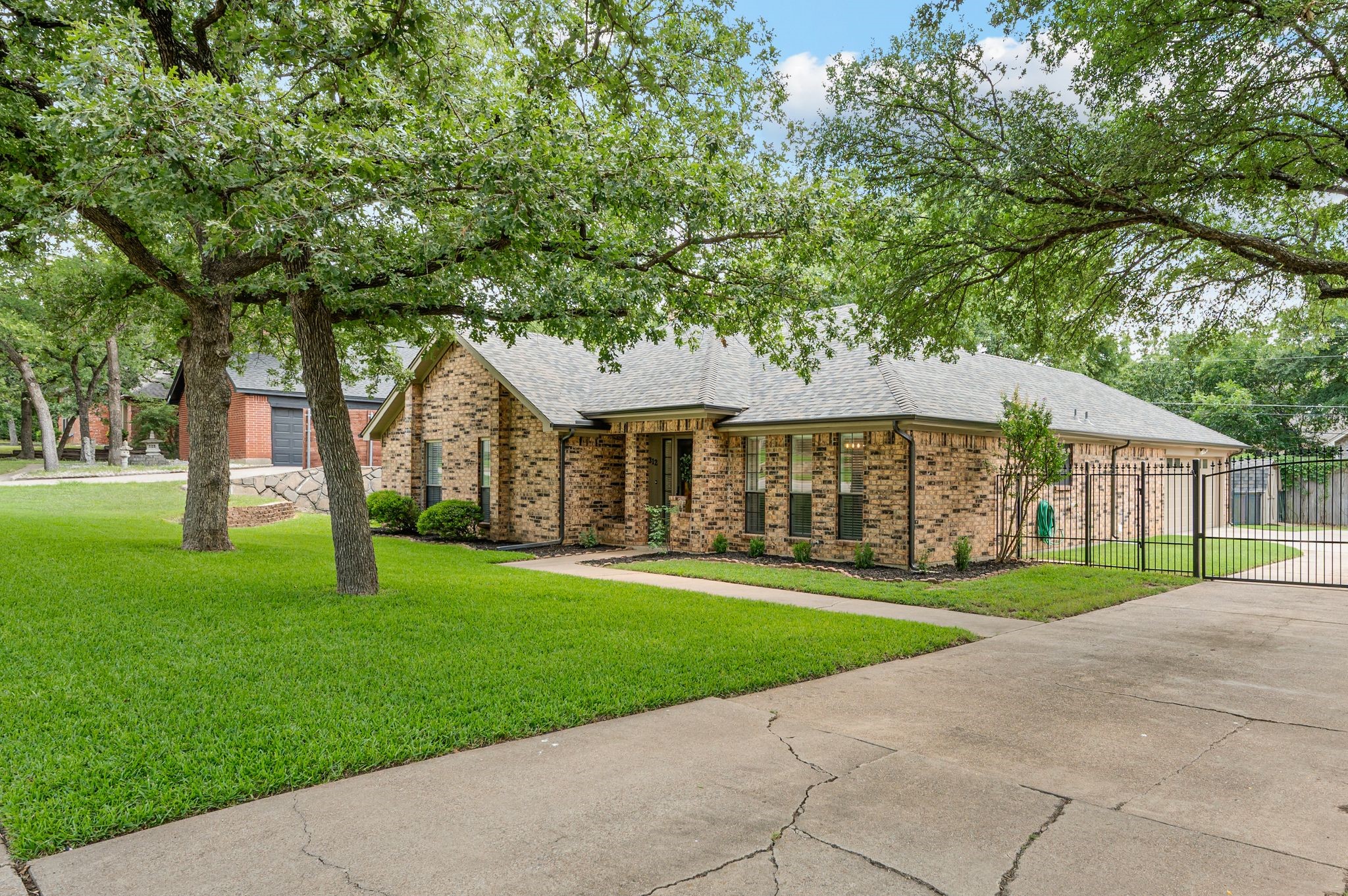 1312 Circle Lane Bedford TX 76022