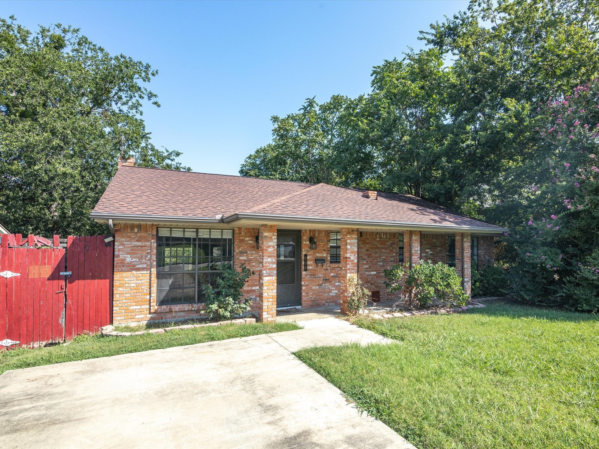 606 W Linden Street Ennis TX 75119