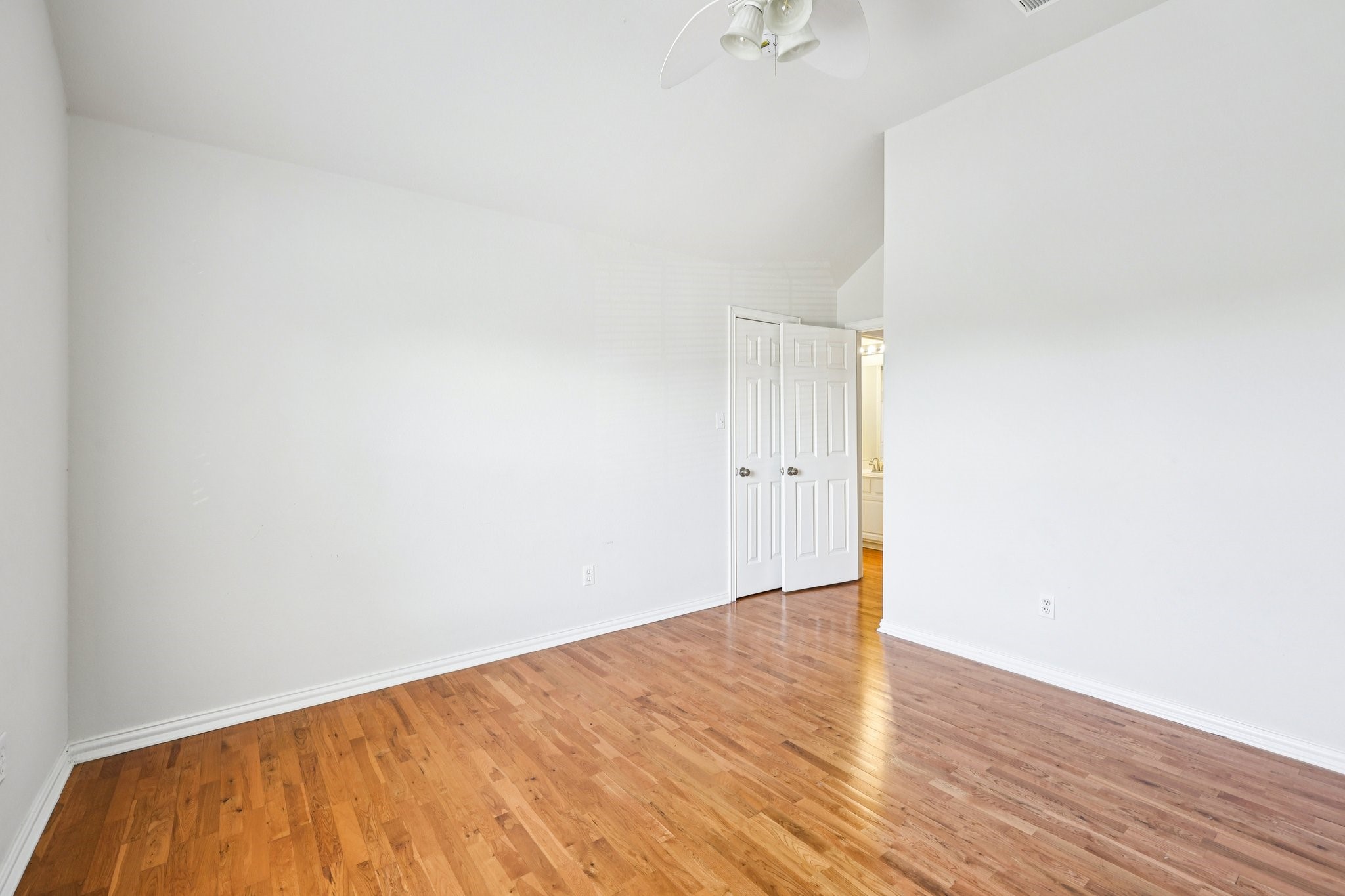 458 Richmond Street Irving TX 75063