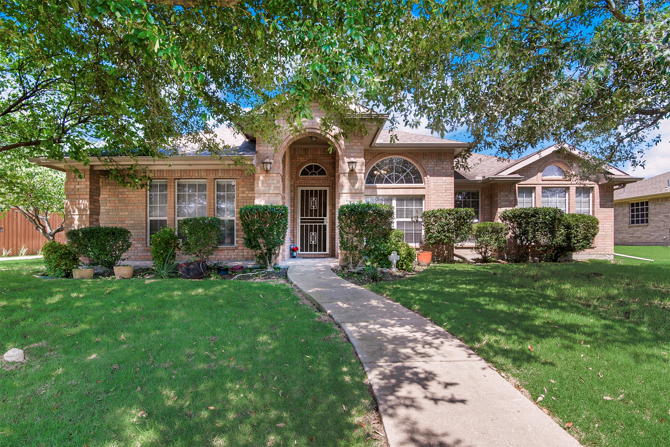 1301 Lonesome Dove Trail Murphy TX 75094