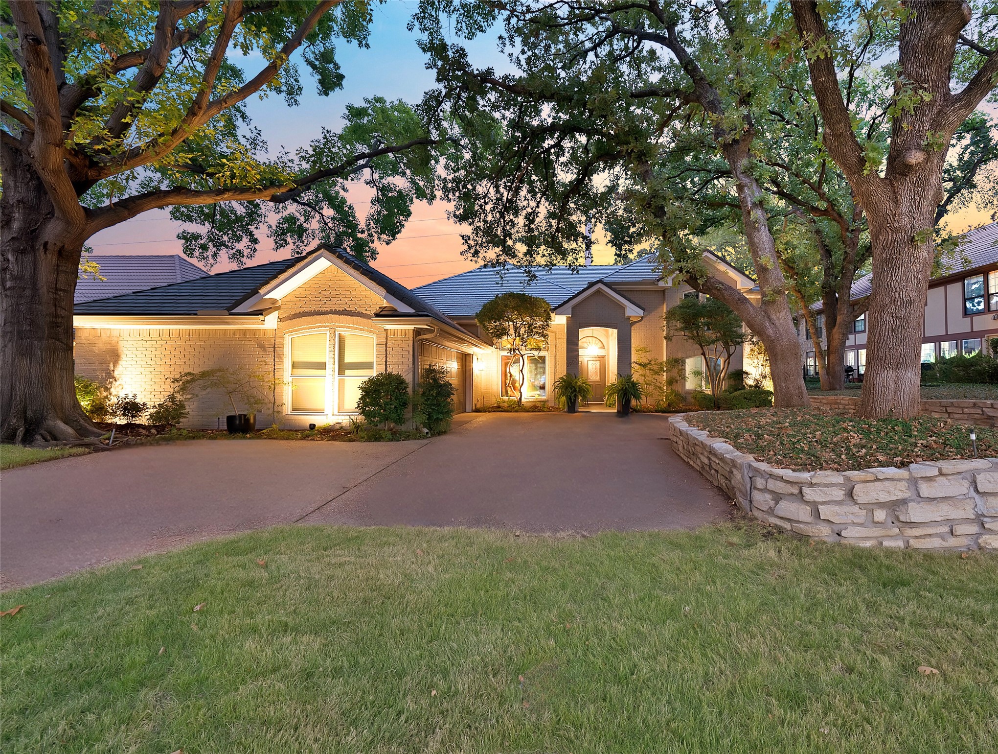 2907 Arbor Oaks Drive Arlington TX 76006