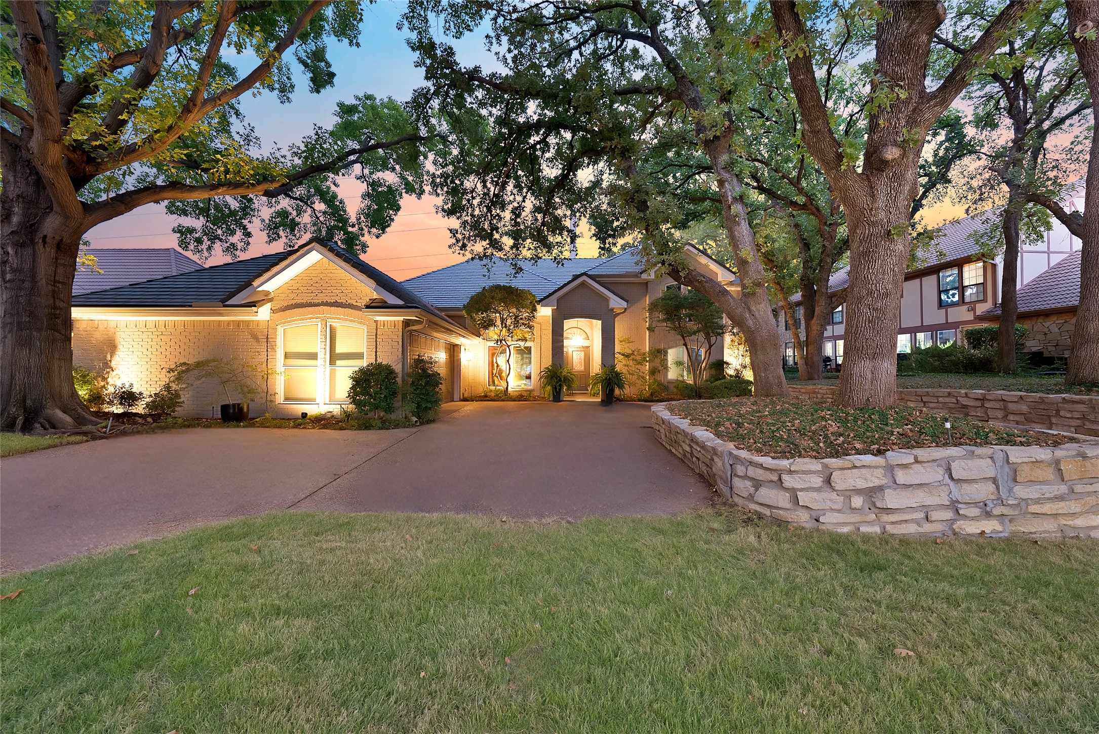 2907 Arbor Oaks Drive Arlington TX 76006