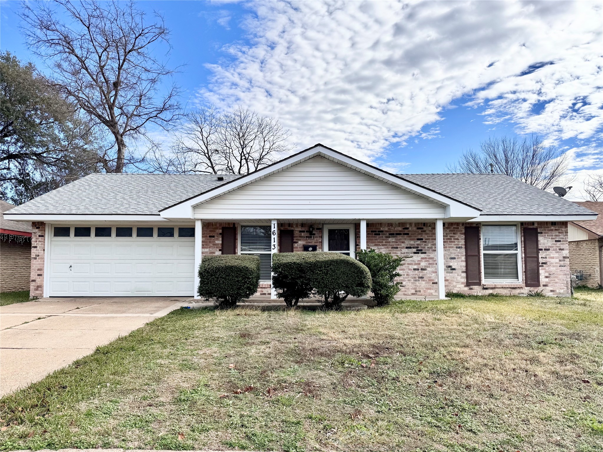1613 Squire Court Grand Prairie TX 75051