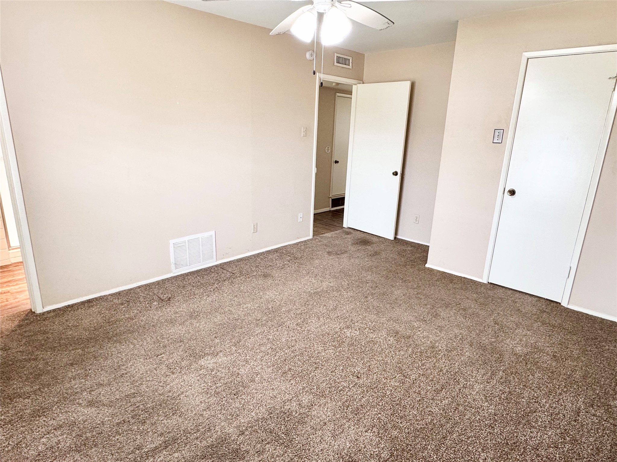 1613 Squire Court Grand Prairie TX 75051