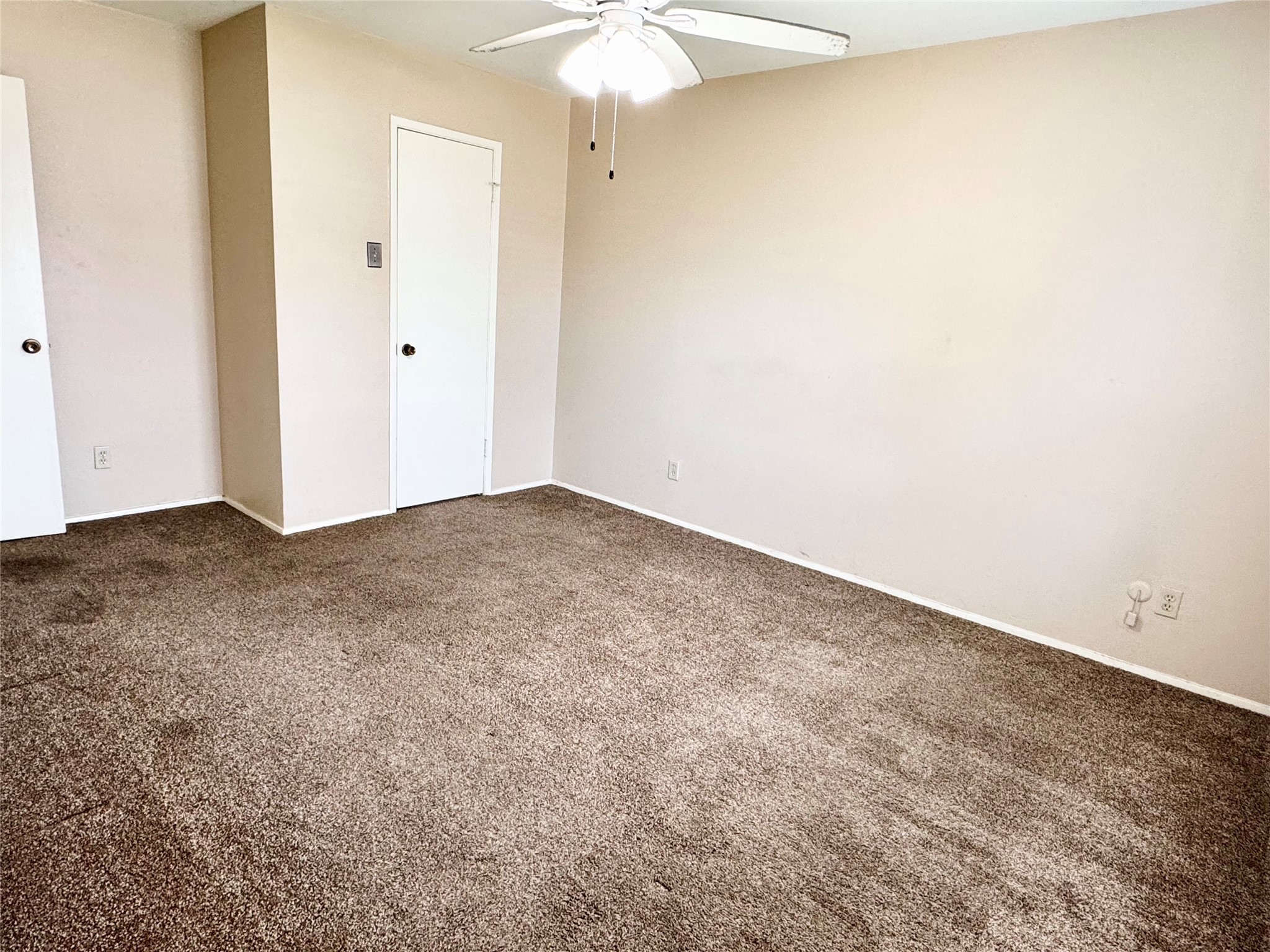 1613 Squire Court Grand Prairie TX 75051