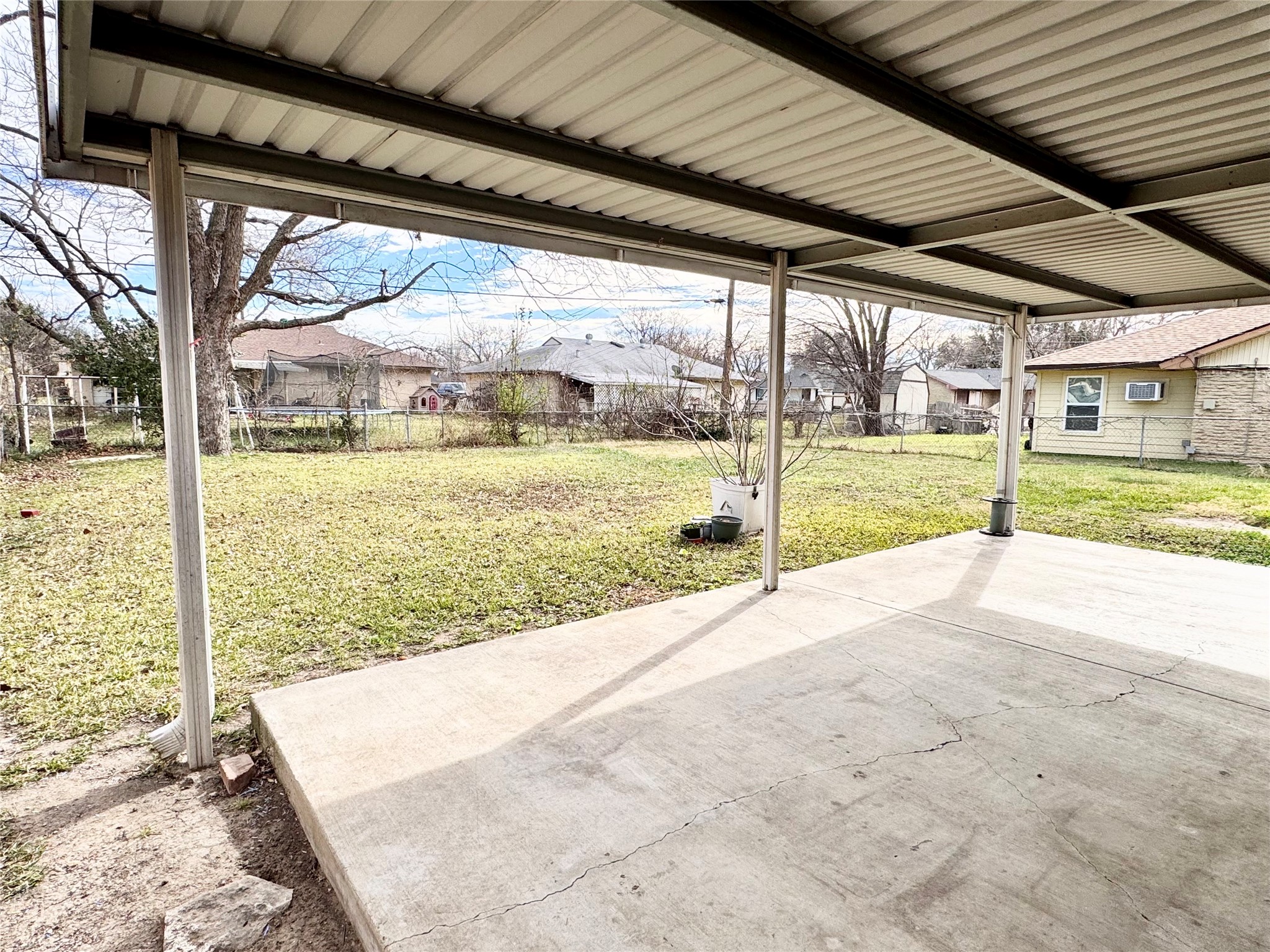 1613 Squire Court Grand Prairie TX 75051