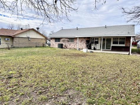 1613 Squire Court Grand Prairie TX 75051