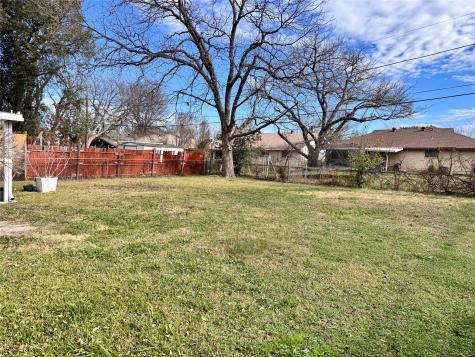1613 Squire Court Grand Prairie TX 75051