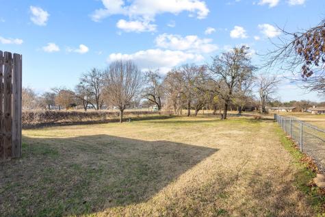 2409 W Walker Street Denison TX 75020