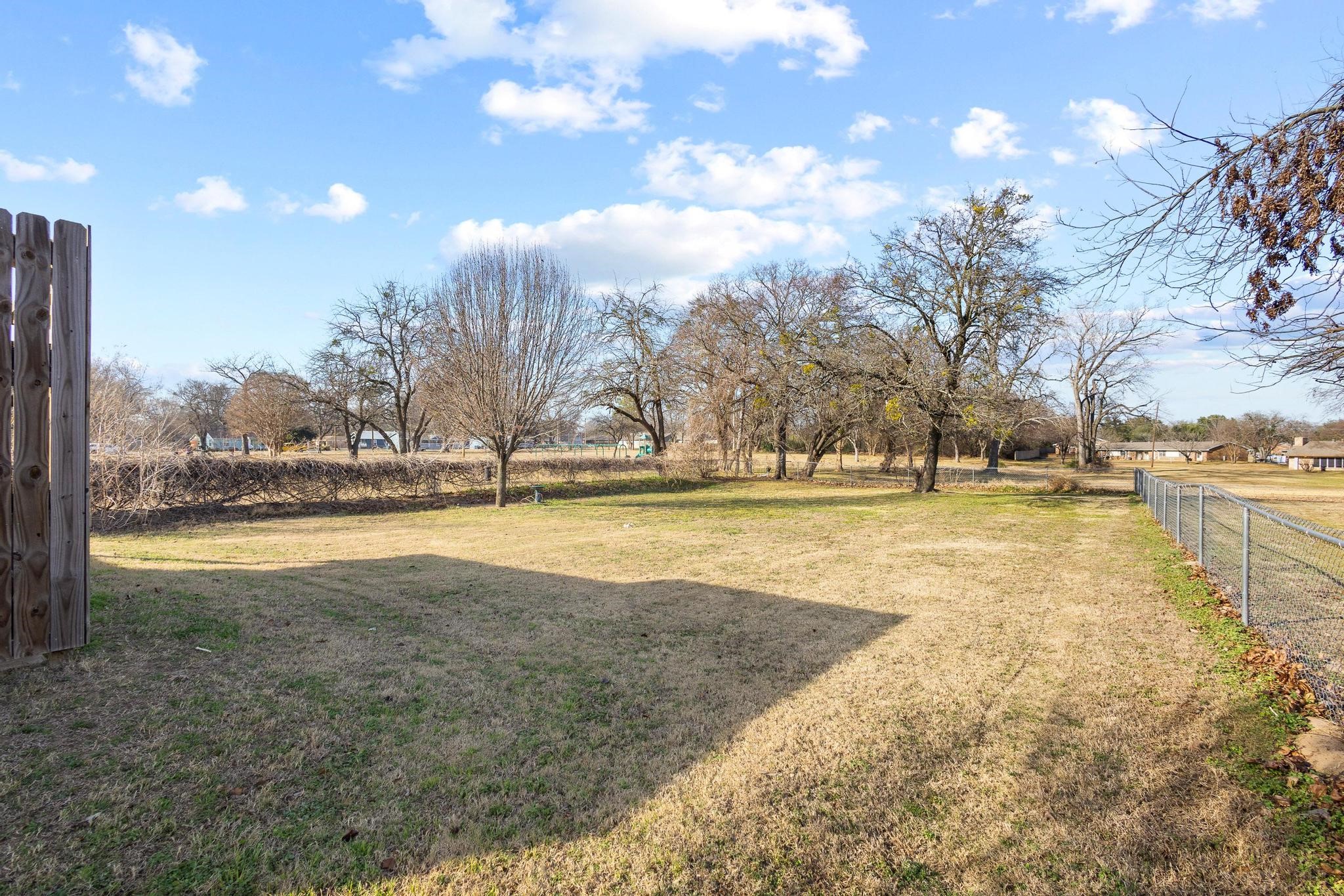 2409 W Walker Street Denison TX 75020