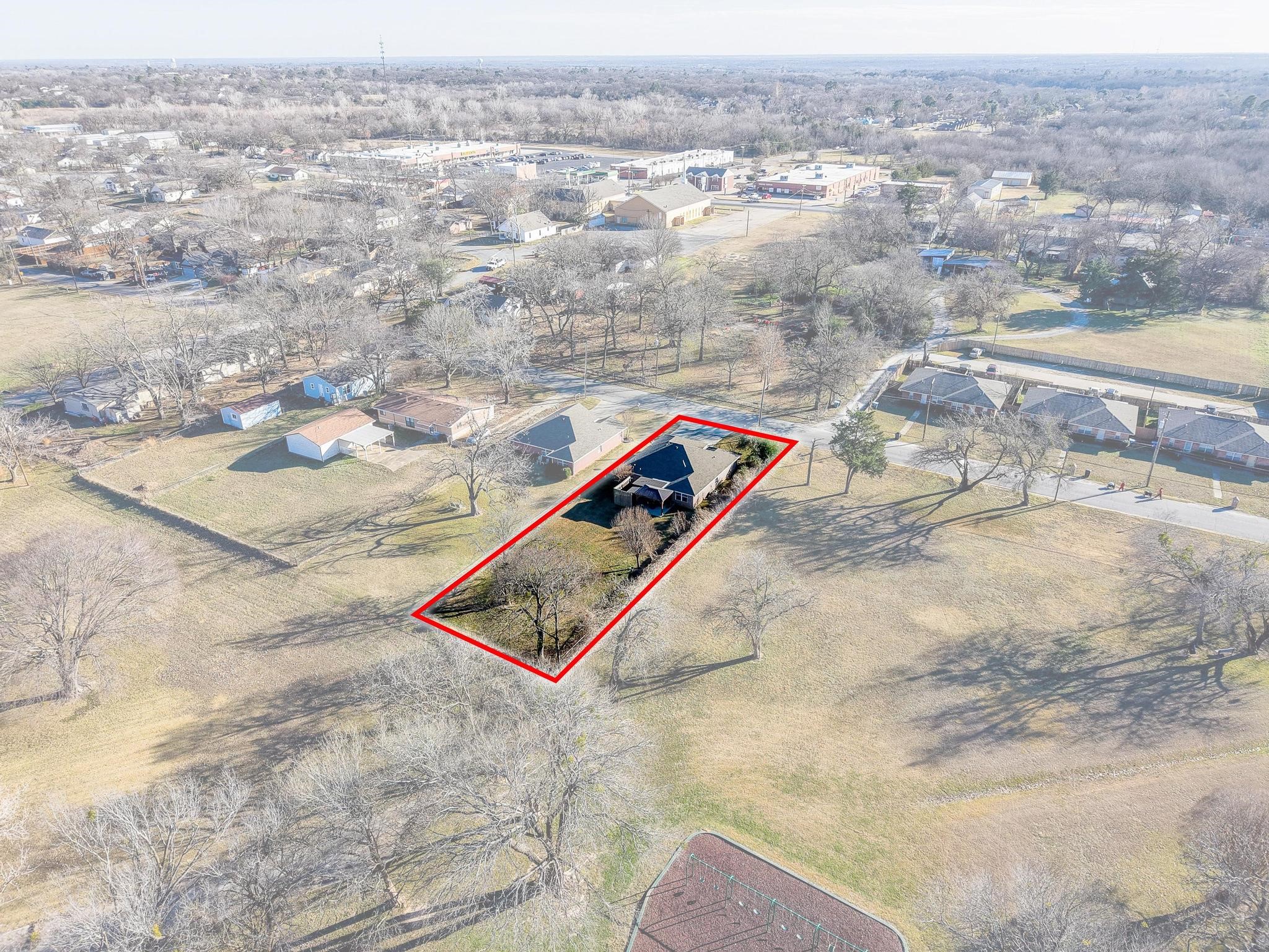 2409 W Walker Street Denison TX 75020