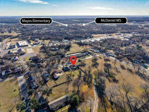 2409 W Walker Street Denison TX 75020