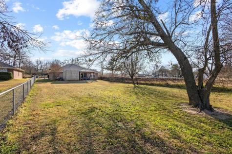 2409 W Walker Street Denison TX 75020