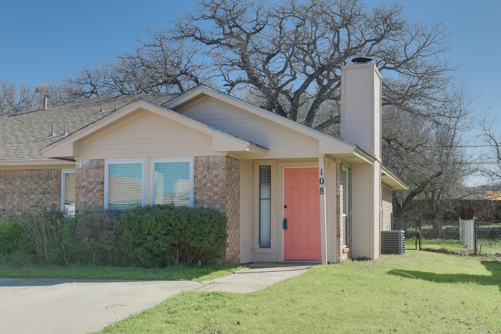 108 Oak Wood Lane Kennedale TX 76060
