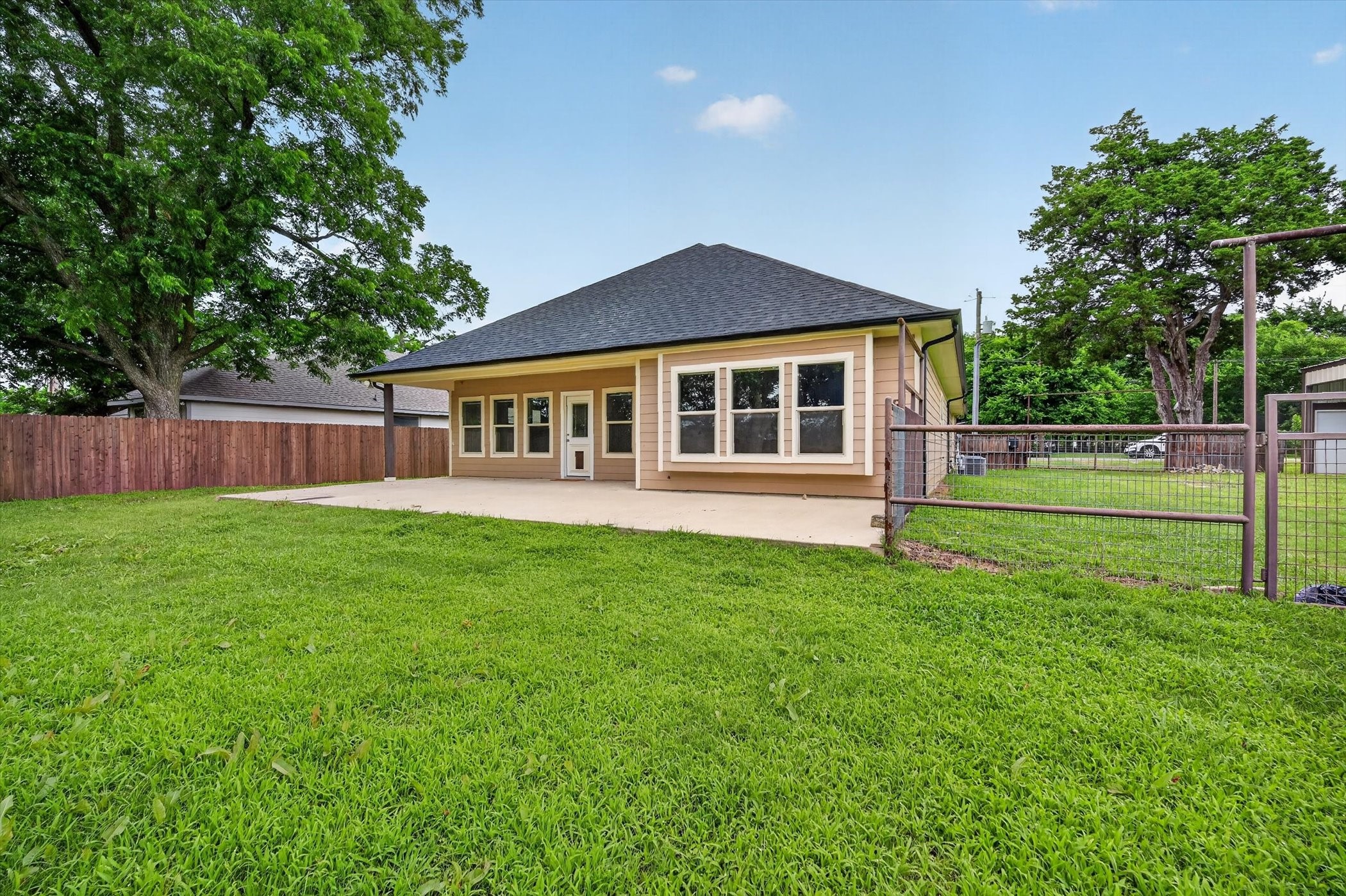 1004 E Main Street Tioga TX 76271