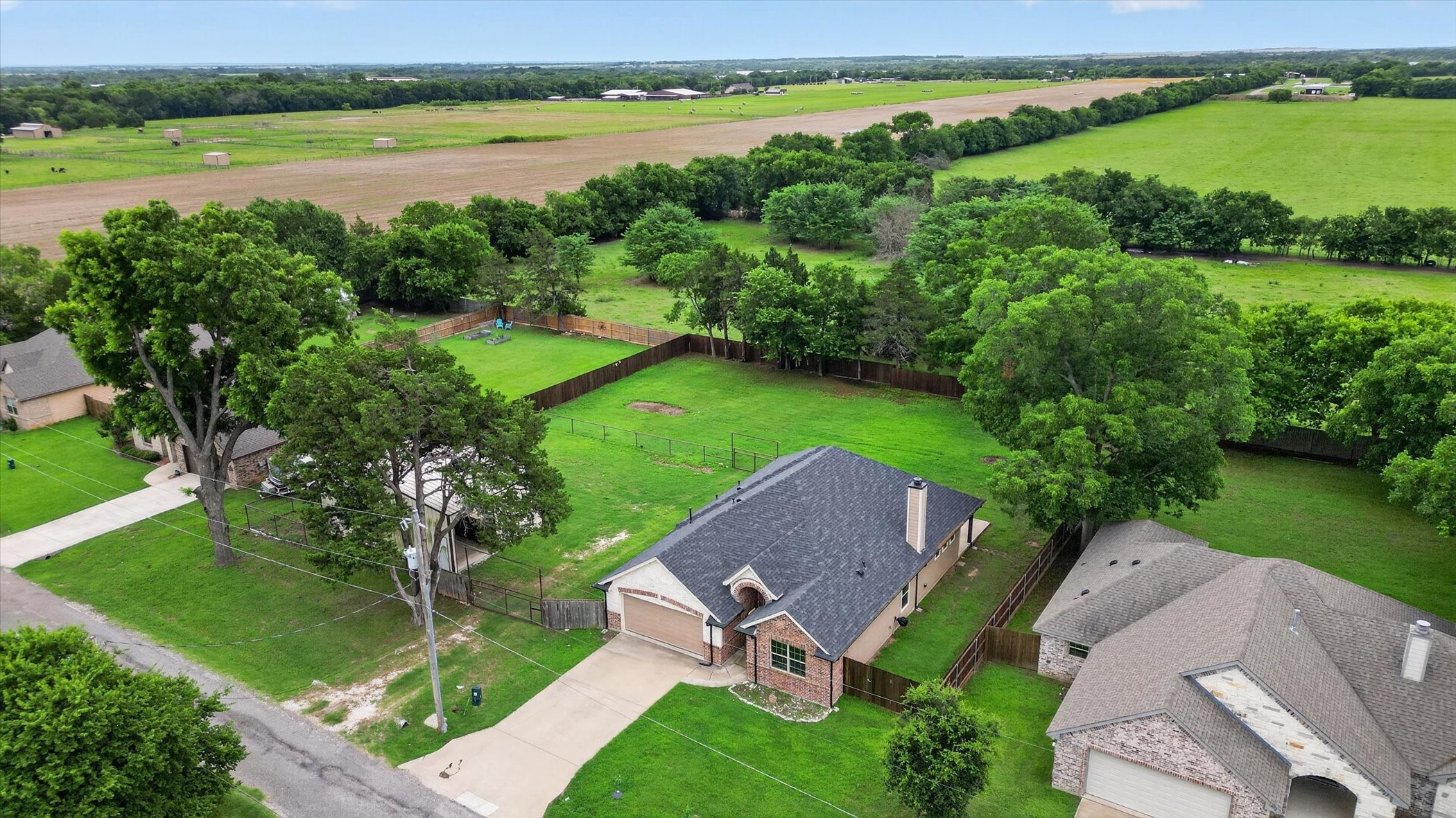 1004 E Main Street Tioga TX 76271